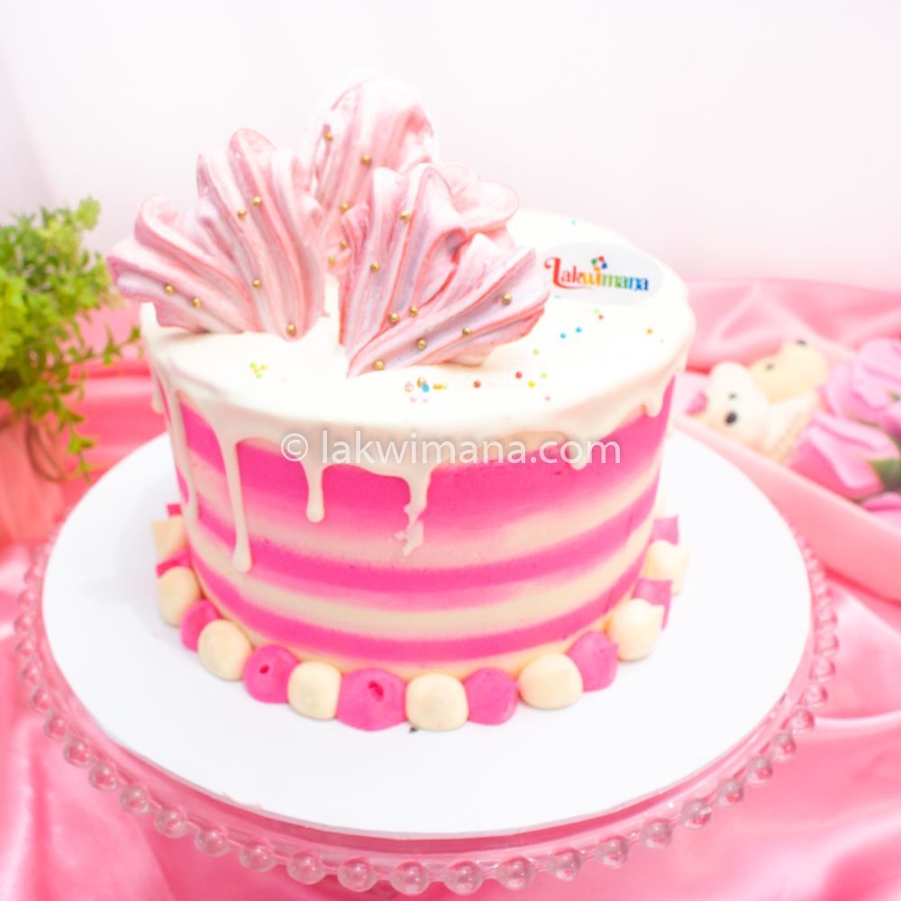 Kisses on me Pink Cake - 1.2kg